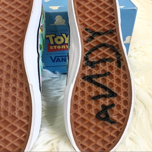 Vans X Pixar Toy Story AnDyS ToYs Sz 4Youth/5.5 W - Picture 8 of 8